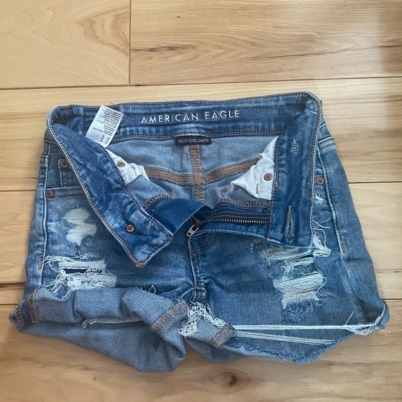 American Eagle distressed Midi Next Level Stretch jean shorts size 00. - Picture 3 of 4